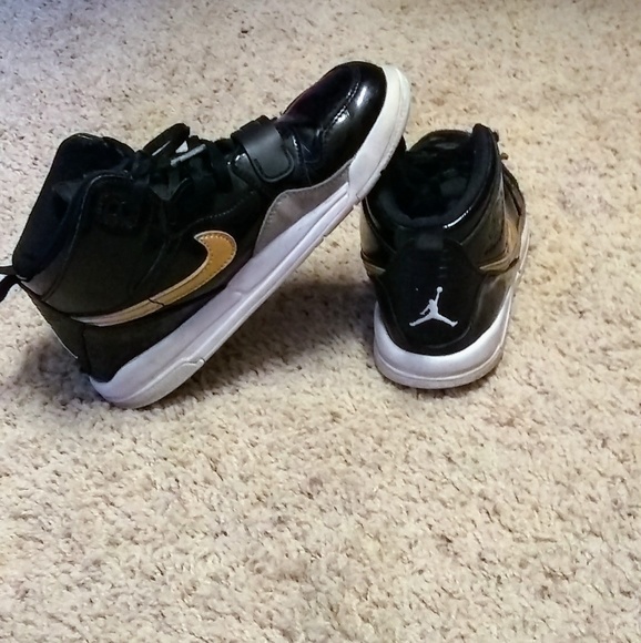 high top jordans kids